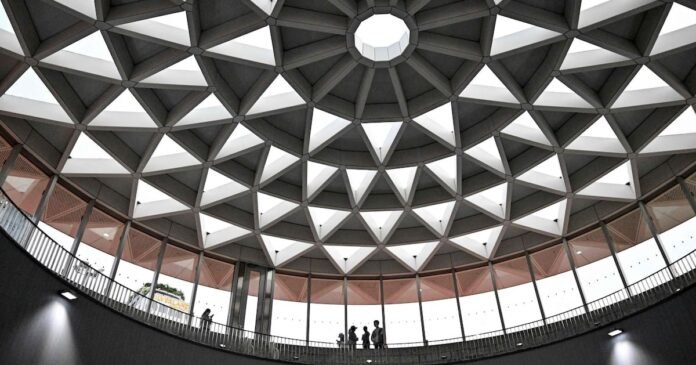 Best photos of December 22: Vietnam's lotus-shaped skylight to Romania's 'The March of Heroes' - Dubai News TV