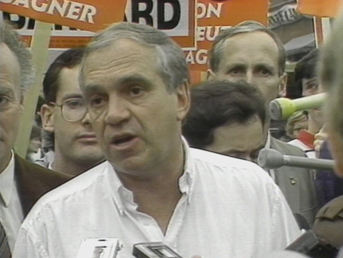 Ed Broadbent on the campaign trail in October 1988.