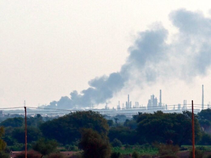 Sudan’s Army Battles RSF For Control Of Oil Refinery Near Khartoum - Dubai News TV