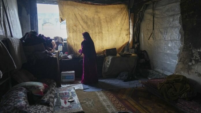 AP PHOTOS: Palestinians Return To Homes And Lives Turned Inside Out By Gaza’s Destruction - Dubai News TV