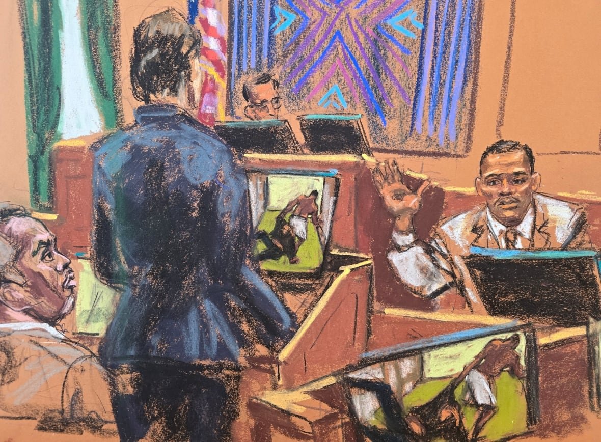 A drawing shows a woman standing up, facing a man who is sitting in the witness box in a courtroom. On a screen in front of her, and on a second screen in the bottom right corner of the drawing, we can see two small figures, one of them appearing to be dragging the other across the floor. The man in the witness box is in the middle of gesturing. A judge is visible in the background, and another man watches the proceedings from the bottom left corner of the image, behind the woman. 