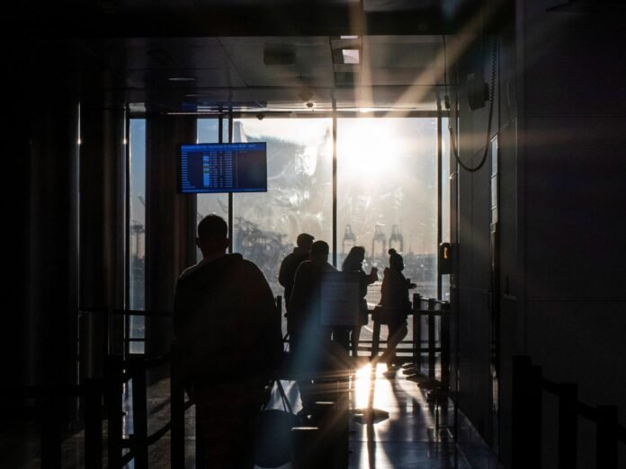 Fear And Intimidation At Newark Airport - Dubai News TV