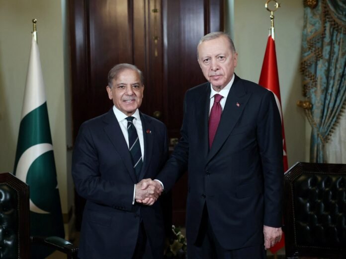 Turkiye’s Erdogan Meets Pakistan PM In Istanbul Weeks After India Conflict - Dubai News TV
