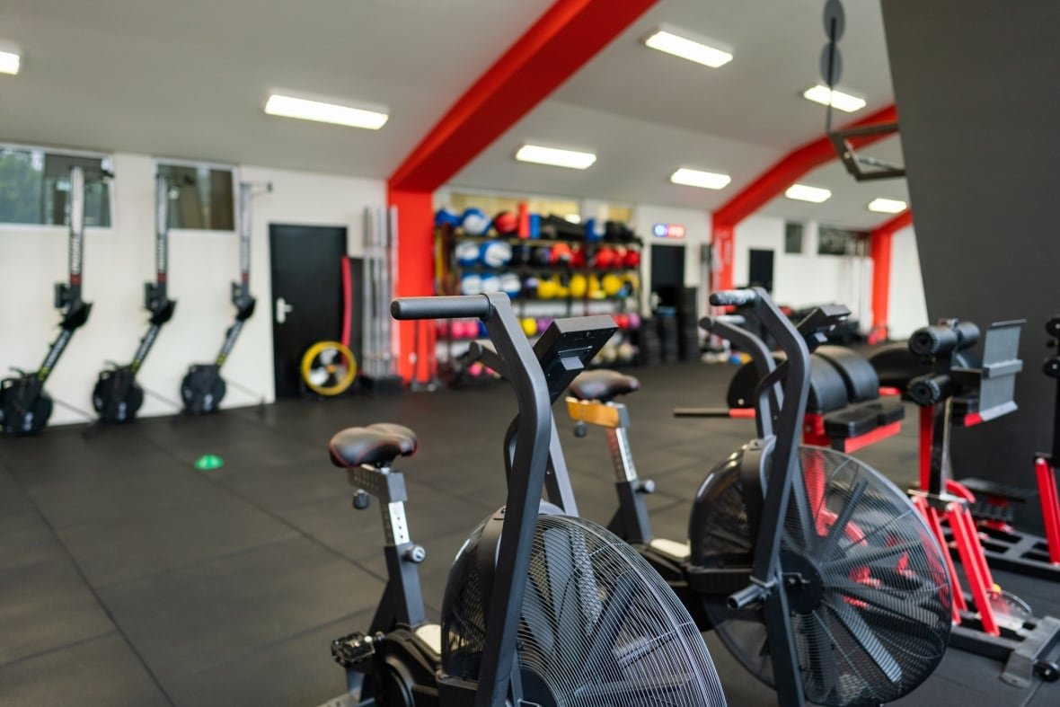 Gym equipment is shown with no one using it. 