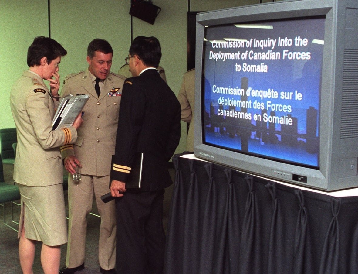 Members of the National Defence staff confer during a break in the Commission of Inquiry into the deployment of Canadian Forces to Somalia, Oct. 2, 1995. (CP PHOTO/Fred Chartrand)