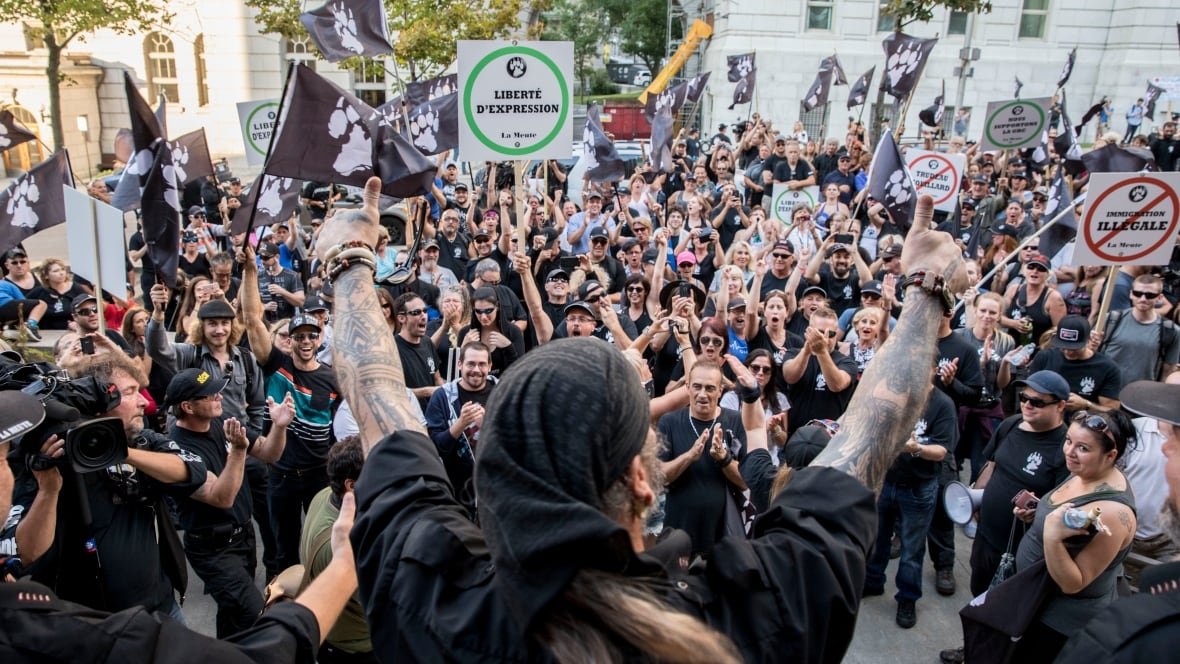 Members of the far-right group La Meute held a rally in Quebec City on Sunday, after first being pinned in a parking garage by their opponents.