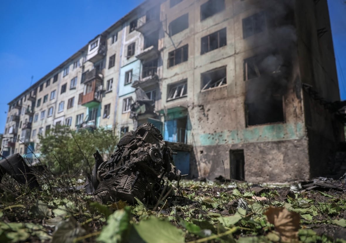 An engine of a Russian drone lies near an apartment building hit by Russian drone strike, amid Russia's attack on Ukraine, in the town of Bilozerske in Donetsk region, Ukraine August 10, 2025. 