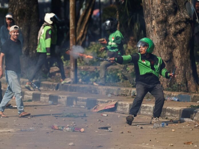 Indonesian President Says Lawmakers’ Perks To Be Cut After Deadly Protests - Dubai News TV